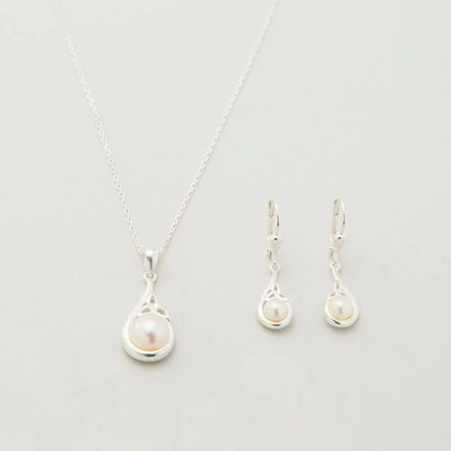 Trinity Knot Pearl Set