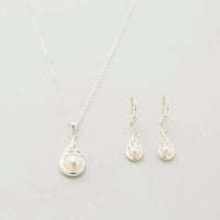 Trinity Knot Pearl Set