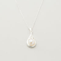 Trinity Knot Pearl Set