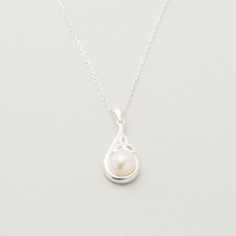 Trinity Knot Pearl Set